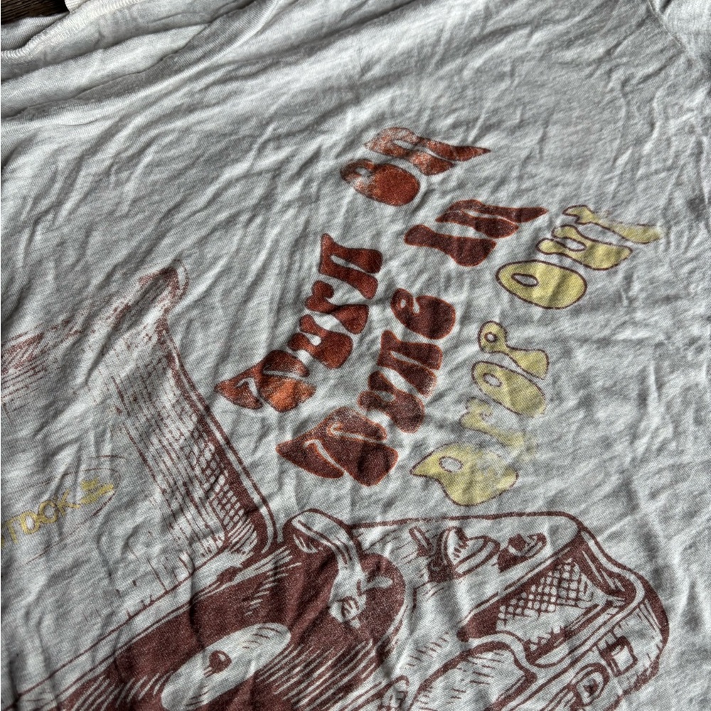 Set of 2 Graphic T-Shirts Size Small - Picture 6 of 7